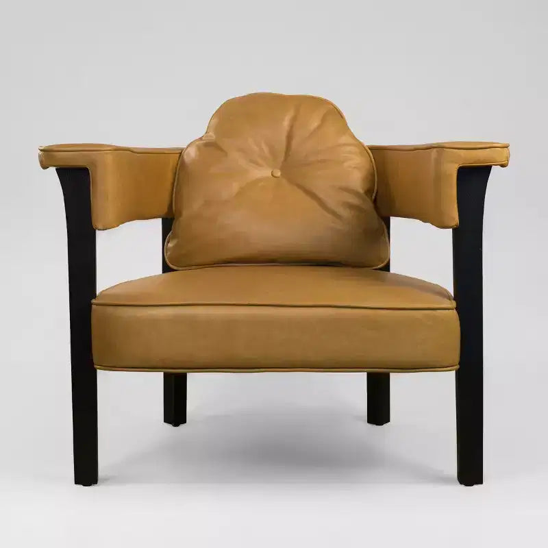 Sedia in pelle con telaio in legno di frassino