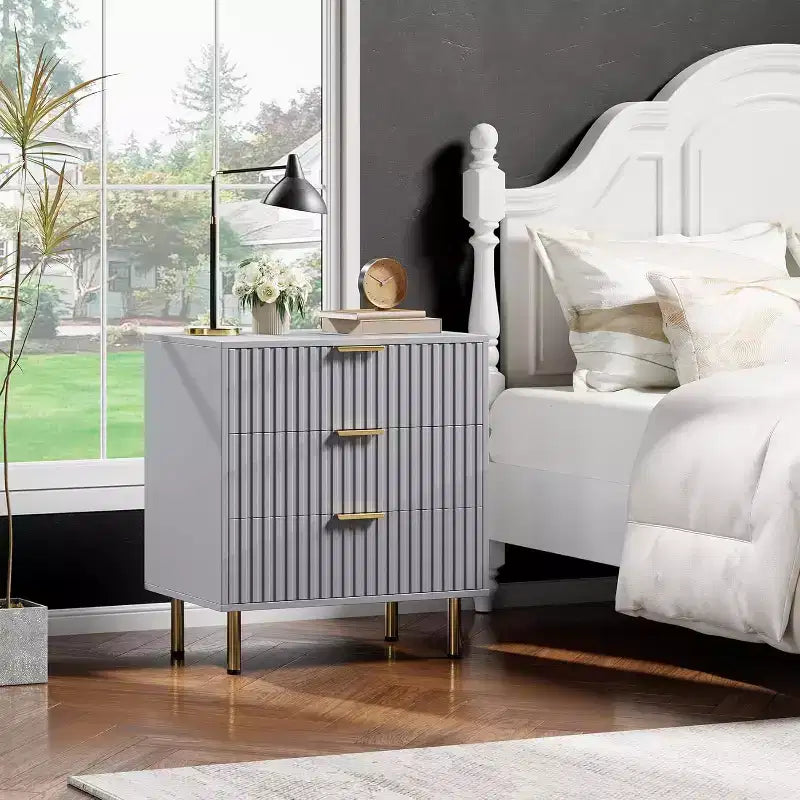 Comò a 3 cassetti per camera da letto, comodino moderno scanalato con cassetti profondi, cassettiera con piano largo, organizer in legno, tavolino