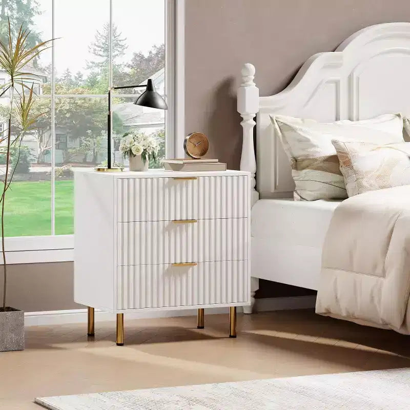 Comò a 3 cassetti per camera da letto, comodino moderno scanalato con cassetti profondi, cassettiera con piano largo, organizer in legno, tavolino