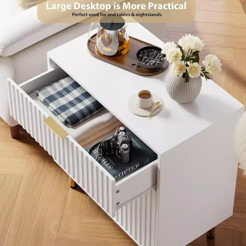 Comò a 3 cassetti per camera da letto, comodino moderno scanalato con cassetti profondi, cassettiera con piano largo, organizer in legno, tavolino