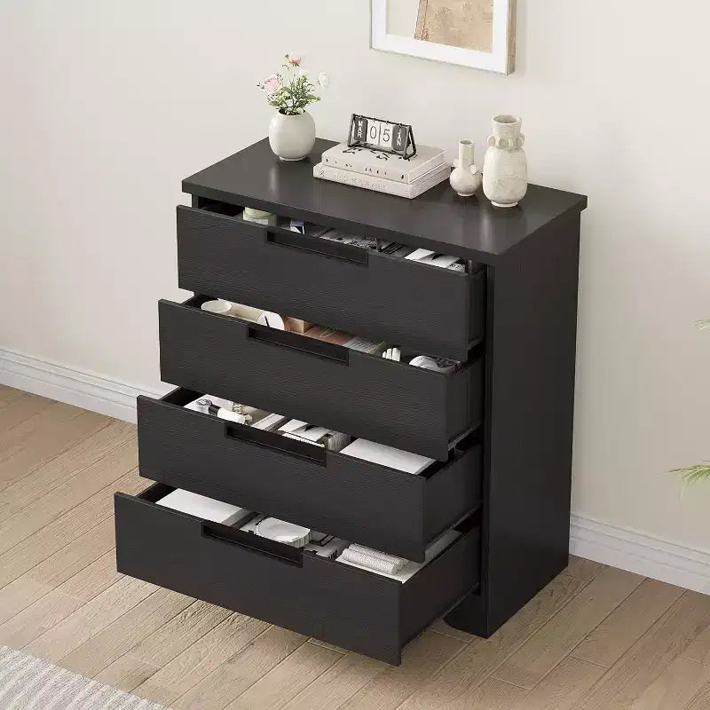 Comò moderno a 4 cassetti con maniglie integrate, cassetti scorrevoli e design anti-ribaltamento, cassettiera in legno per cameretta, camera da letto, soggiorno