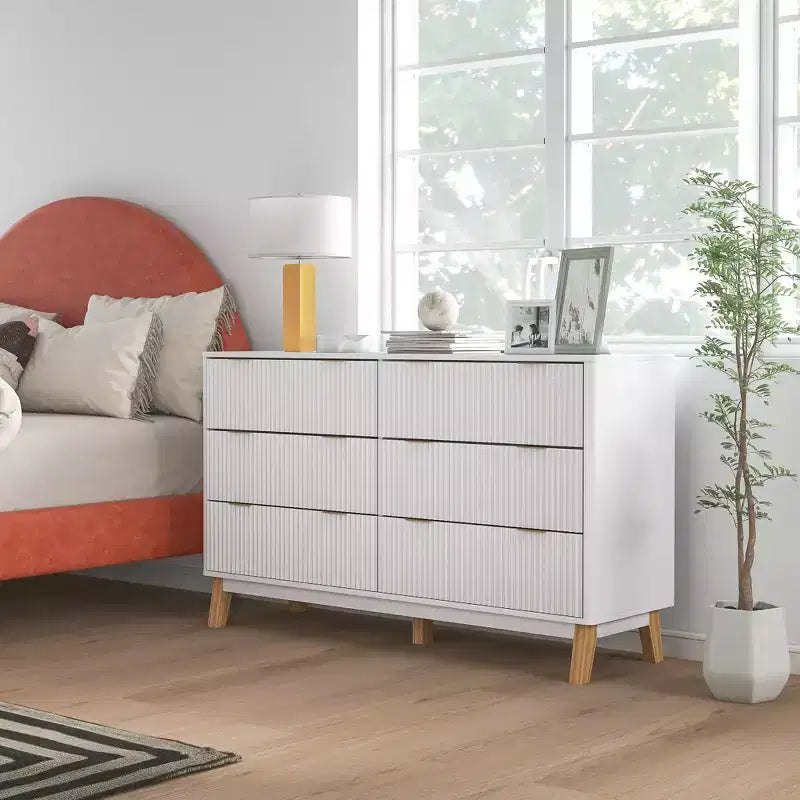 Comò a 6 cassetti per camera da letto, cassettiera scanalata con maniglie dorate e 5 gambe in legno