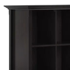 Libreria Halifax 12 Scomparti da 122 cm Marrone Hickory: Stile Transizionale, Struttura in Pino e Compensato, Ripiani Fissi