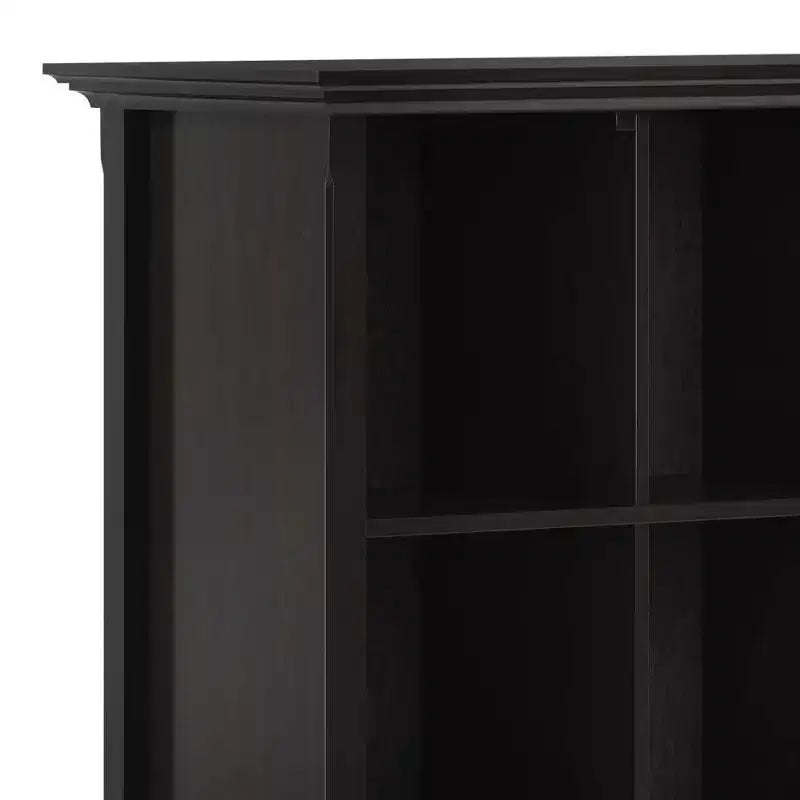Libreria Halifax 12 Scomparti da 122 cm Marrone Hickory: Stile Transizionale, Struttura in Pino e Compensato, Ripiani Fissi