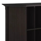 Libreria Halifax 12 Scomparti da 122 cm Marrone Hickory: Stile Transizionale, Struttura in Pino e Compensato, Ripiani Fissi